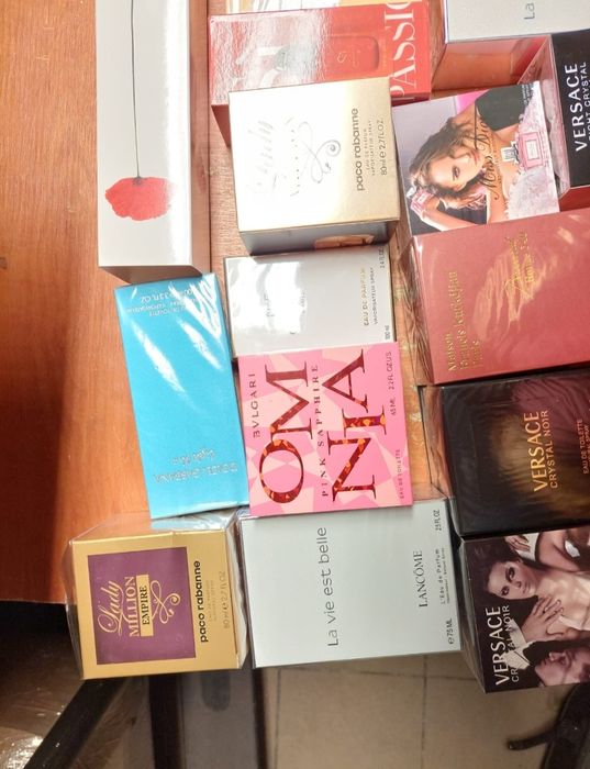 Perfumy różnych firm