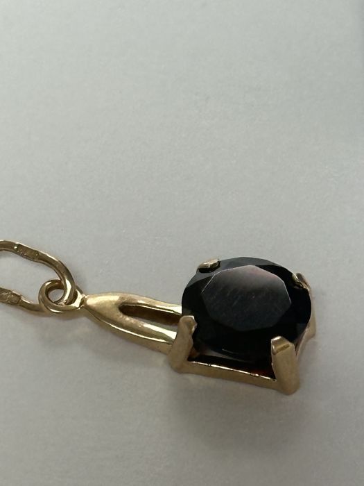 Золотой подвес с гранатом