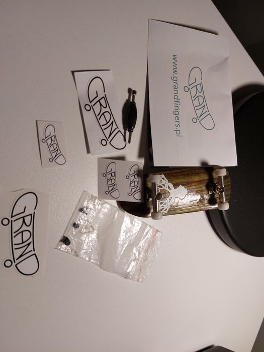 Fingerboard grand fingers