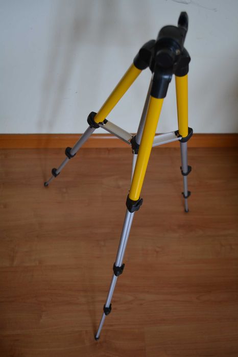 Tripod (as new)64751068653955121