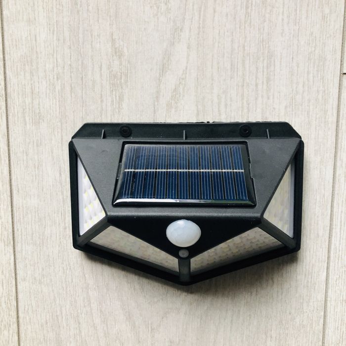 Solarna lampa uliczna