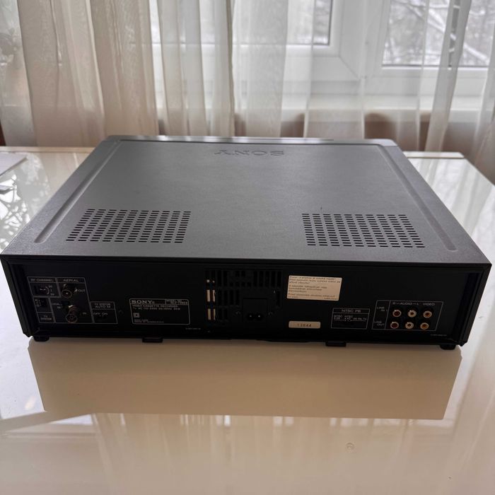 Продам відеомагнітофон SONY SLV-736EE
