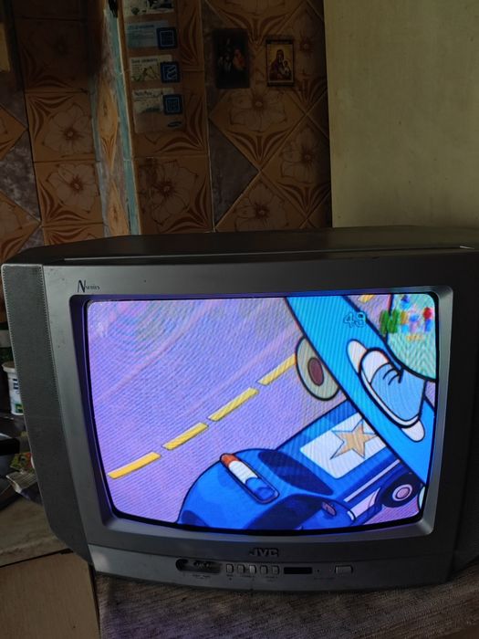 Продам телевизор JVC 21" (54 см)