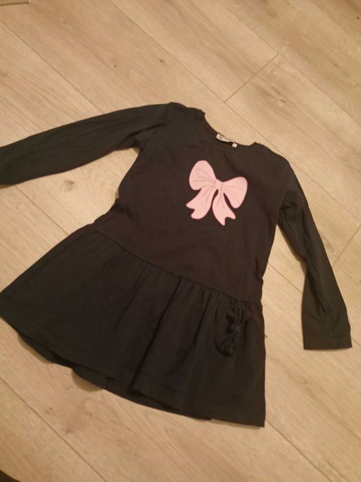 Sukienki na dziewczynkę 104