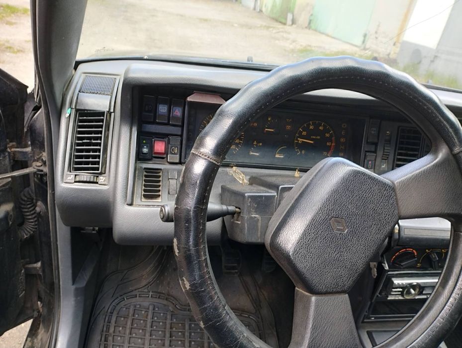 Продам  машину  Рено 21