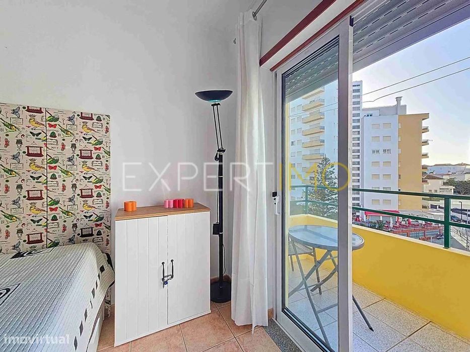 Apartamento T1 a 300m da Praia da Rocha com garagem e piscina