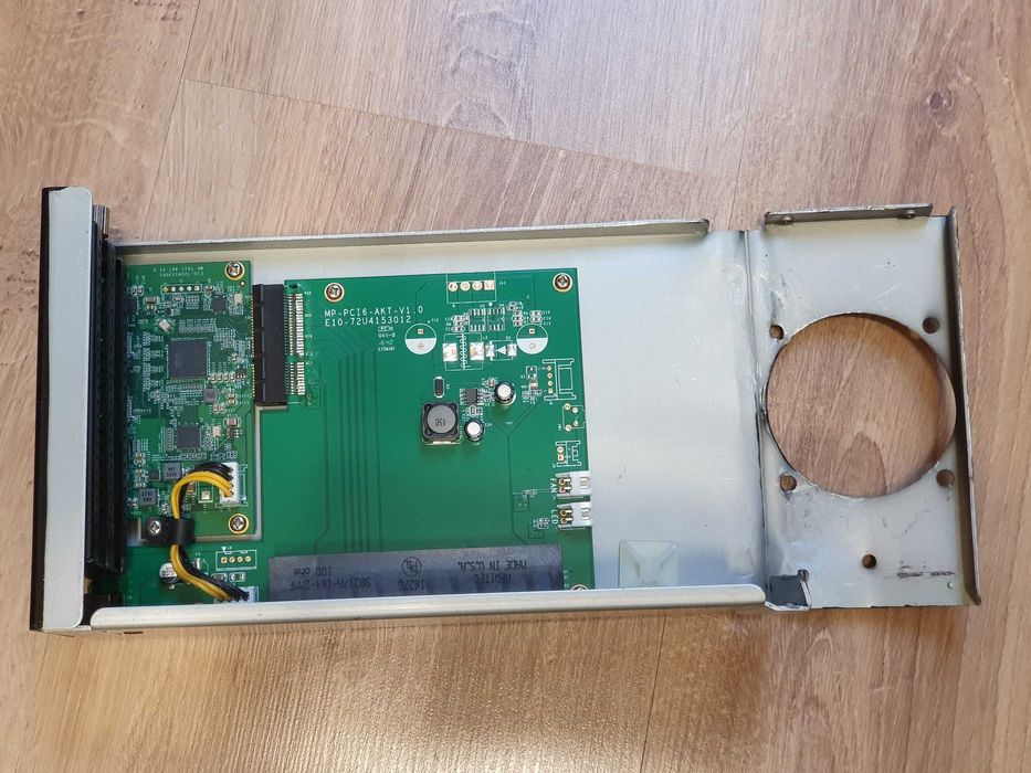 Akitio Thunder2 PCIe, obudowa eGPU, adapter do TB 3 / USB C, 200 W