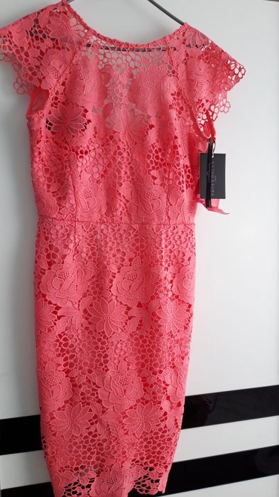 ŚLiczna elegancka sukienka