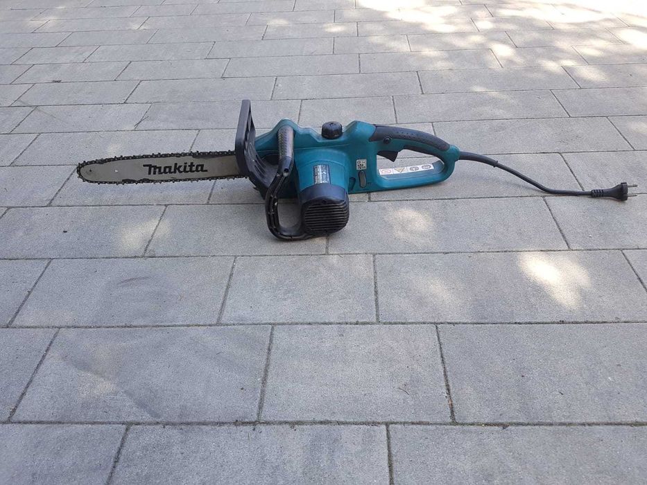 Piła Pilarka łańcuchowa elektryczna Makita UC3520A