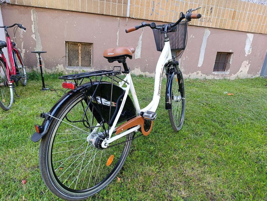 Rower miejski z koszyczkiem