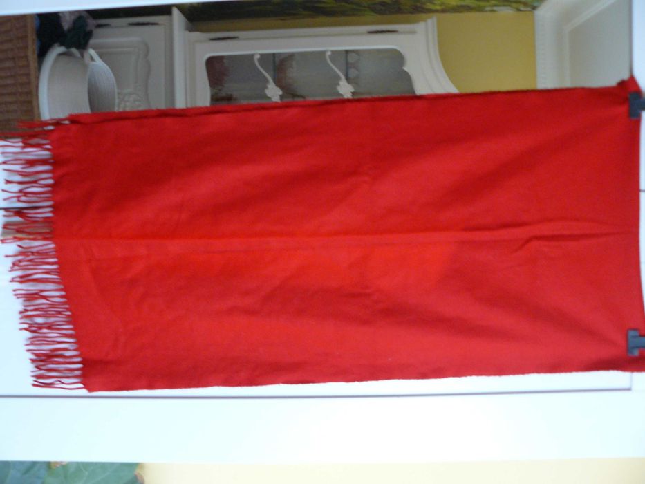 Szal czerwony włoski 180x 42 cm ciepły otulający