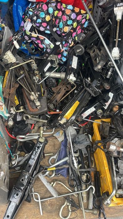 Домкраты Kia, Toyota, Nissan, Hyundai, Volkswagen, Mitsubishi, Audi