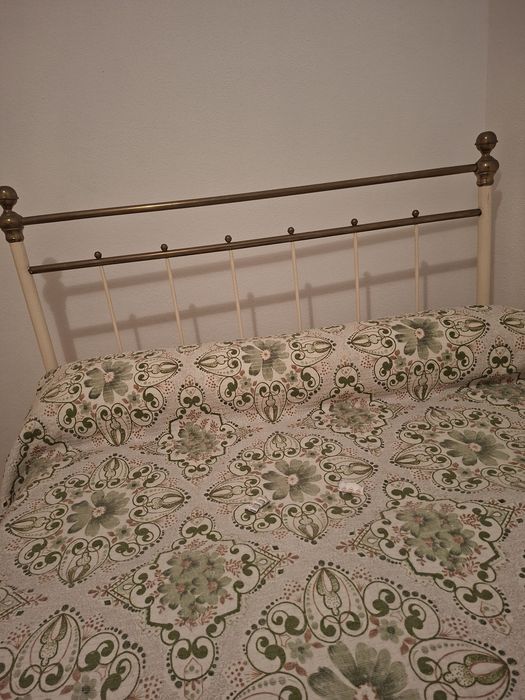 Cama de ferro (antiga)