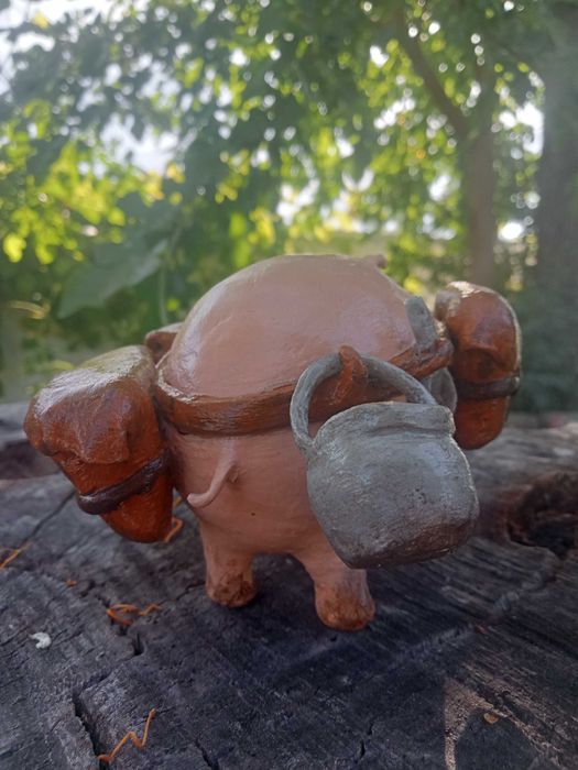 Escultura Porco Viajante