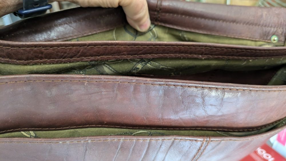 Mala de mão em pele