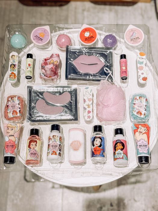 Адвент календар disney ,косметика дитяча, іграшки, подарунок