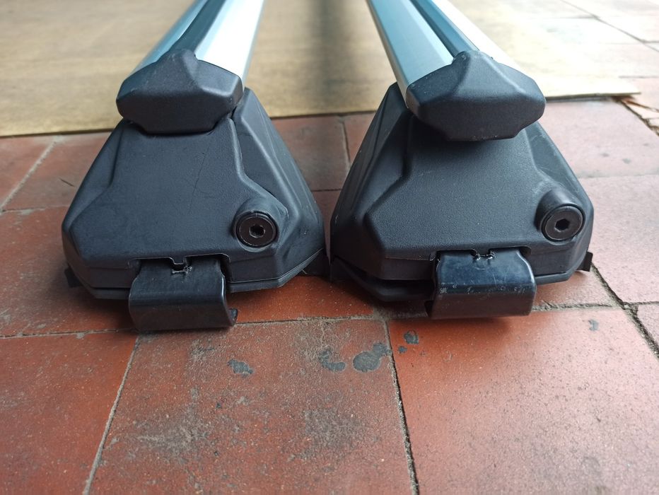 Багажник на даху авто