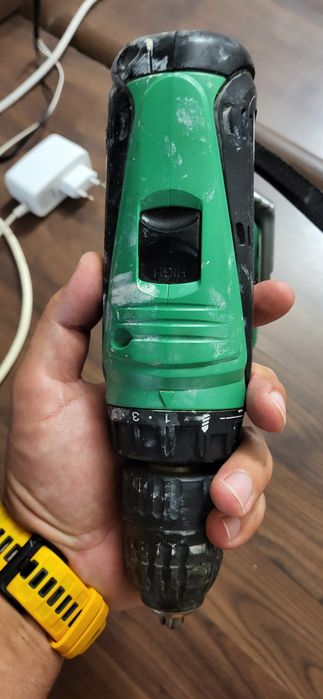 Продам HITACHI шуруповерт