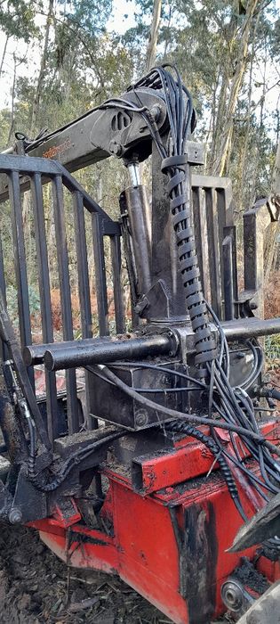 Reboque e grua  florestal