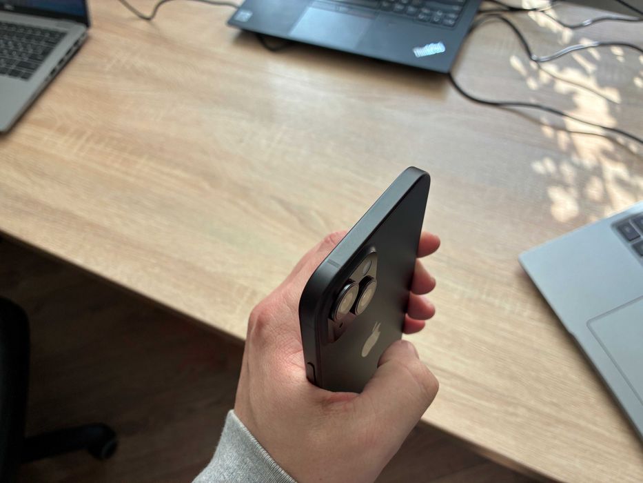 Як новий - Apple iPhone 15 plus 128gb Black (100% батарея - 3 цикли)