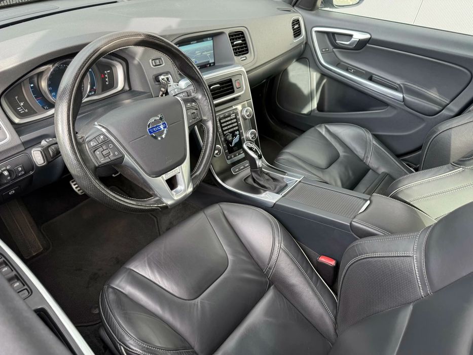 Volvo V60 D6 Híbrido Plug in — photo 2