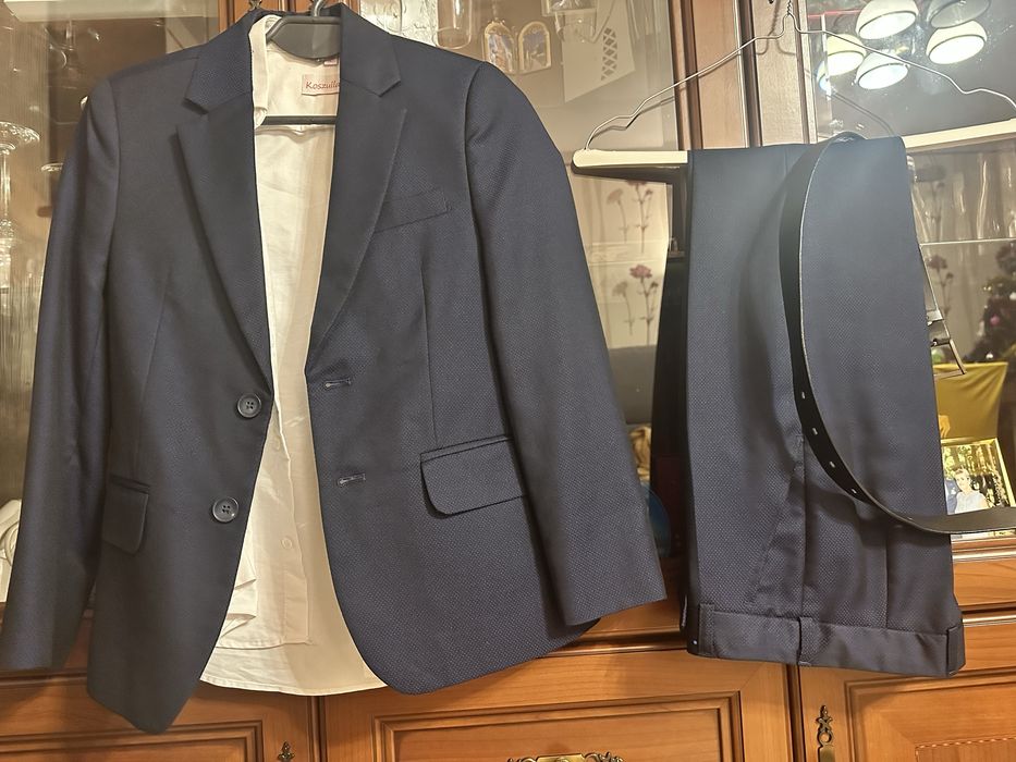 Garnitur komunijny(garnitur,koszula,pantofle,mucha,poszetka,pasek)