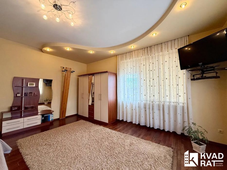 Продаж напівособняка 220м2 ,якісний будинок