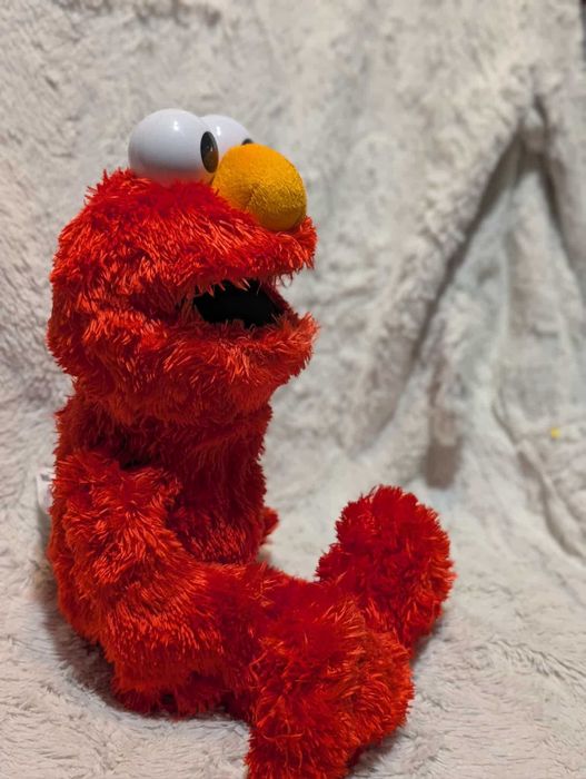 Elmo interaktywny Love to Hug Hasbro śpiewa EN/ES Ulica Sezamkowa