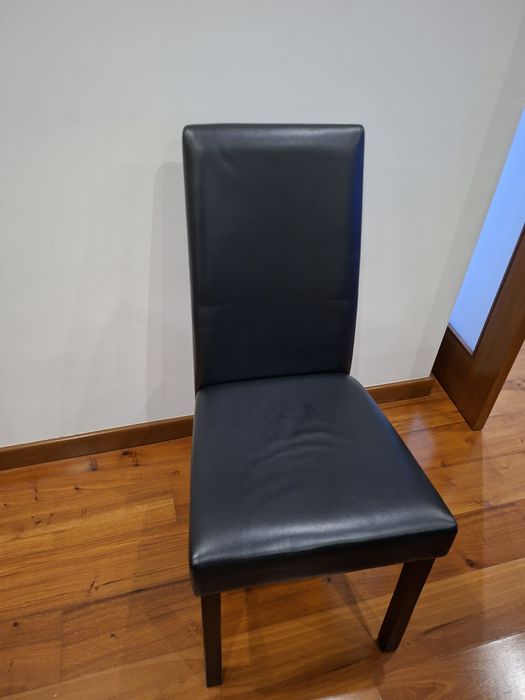 Mesa de sala com 6 cadeiras, usada em bom estado