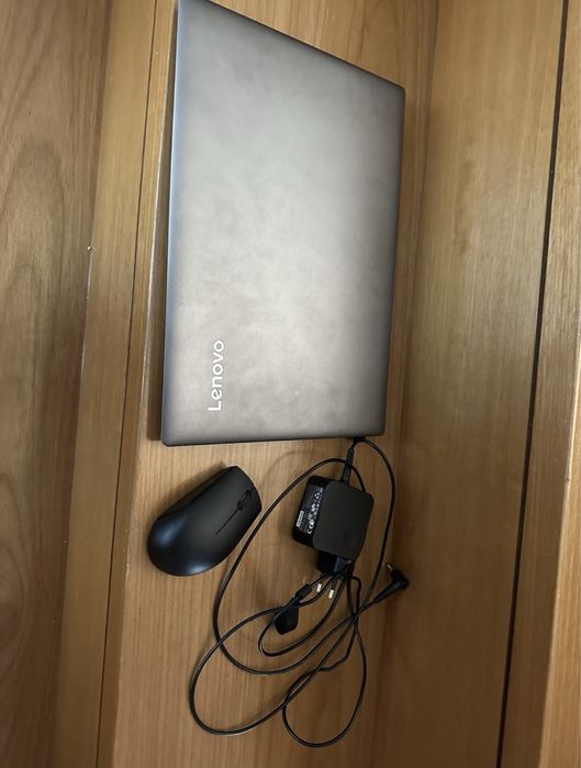 Portátil marca Lenovo