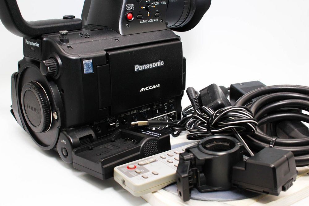 Câmara de vídeo Panasonic AG-AF101E + Lente 14-140mm + Adaptador Canon EF