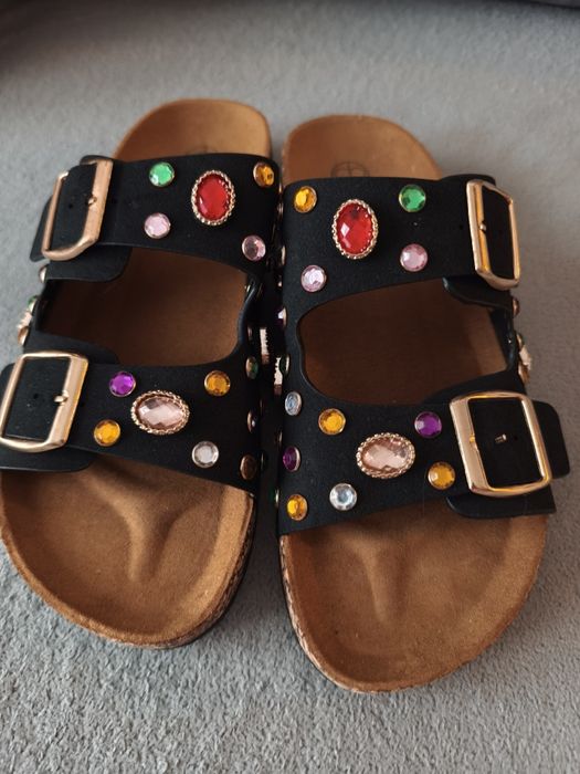 Klapki z kryształkami
