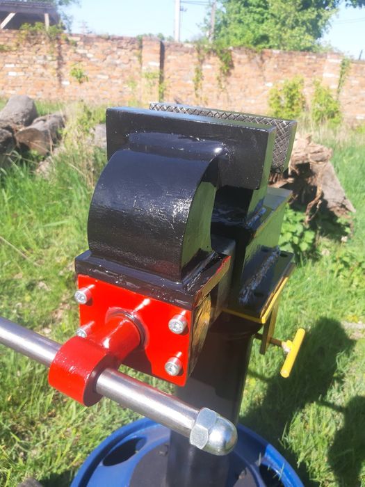 Тіски ударостійкі стальні