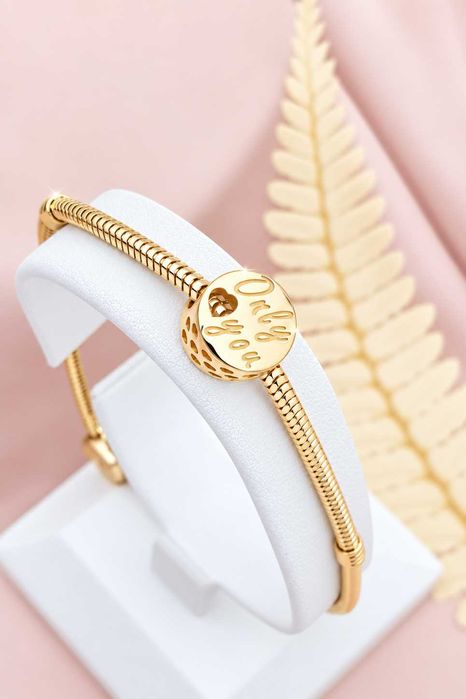Złoty okrągły charms z napisem Only you pr. 585