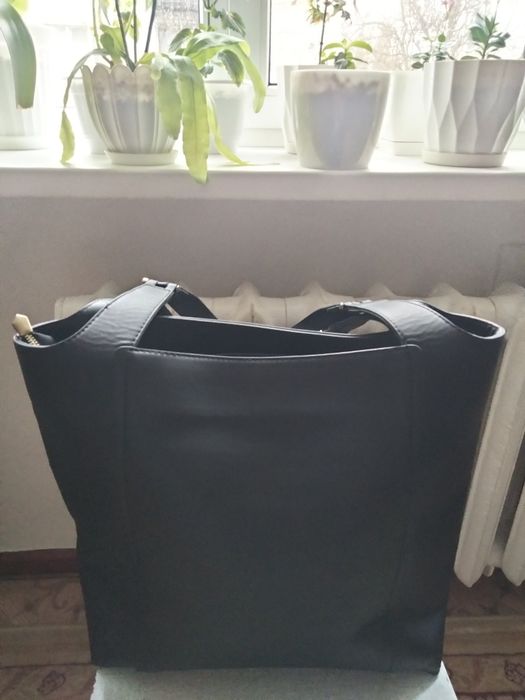 Сумка чёрная из кожзама