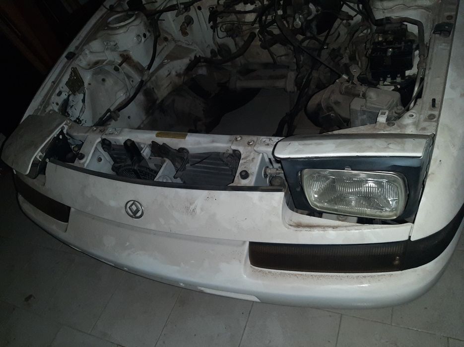Mazda 323f branco