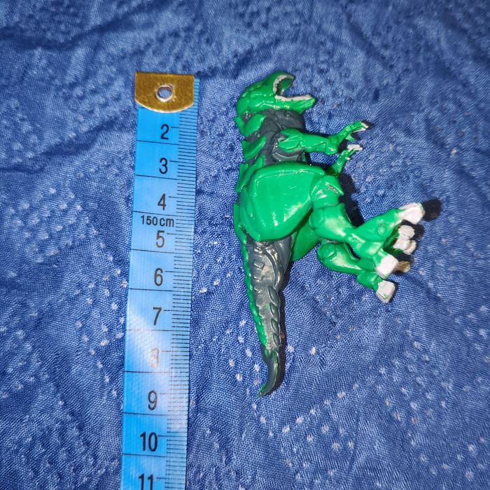 Figurka zielonego dinozaura