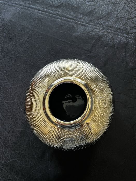 Vaso decorativo de cerâmica com acabamento prateado