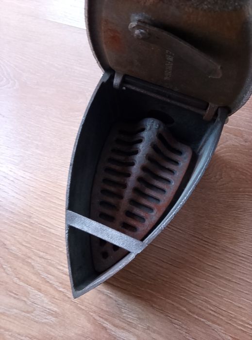 Ferro de engomar antigo64285124993409123