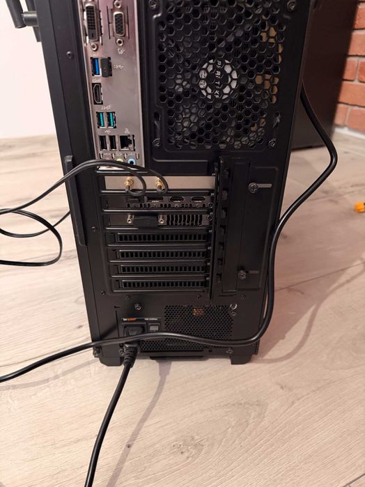 Komputer i7-8700 / 64GB RAM / GTX 1070 Ti / 1TB NVMe / Win 11 Pro