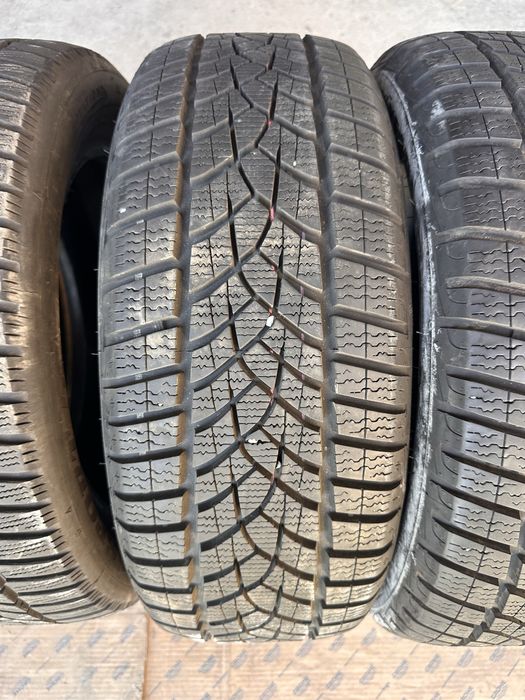 Резина зимная.   Goodyear    205.55.16.   Germany