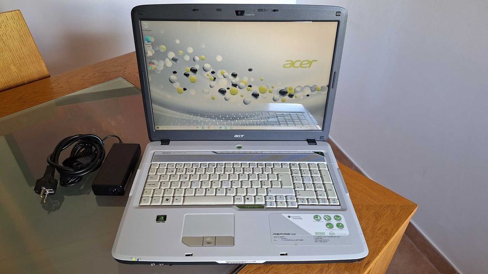Acer 7220 17"- AMD TL64 2.2GHz- 4GB Ram- SSD 120GB+500GB