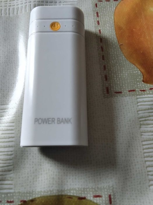 Power bank 4000 mAh z wymiennymi akumulatorami Li-Ion