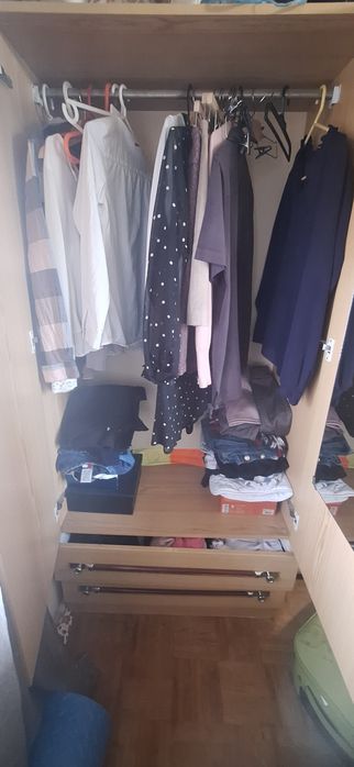 Roupeiro com gavetas