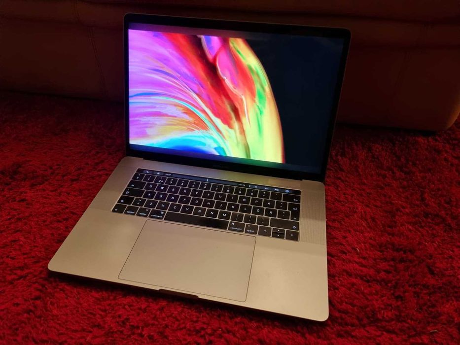MacBook Pro 15" i7 quad 3,6 GHz - 16GB - 512GB SSD - Touch Bar Máquina