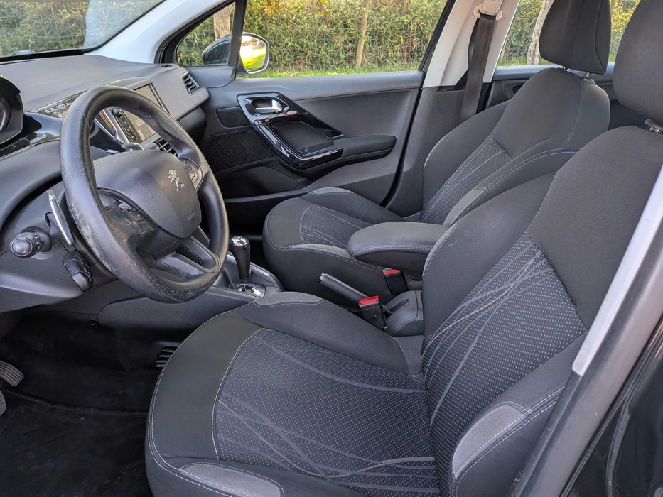 Peugeot 208 Caixa Automática 1.4 Hdi foto 3