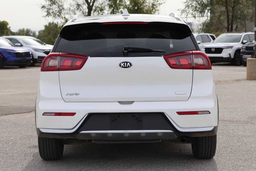 Kia Niro LX      2018