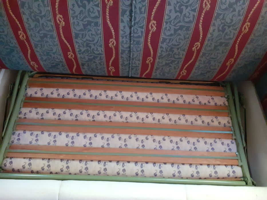 Sofás (1 é sofá cama) de 2 lugares (nova grande baixa de preço)