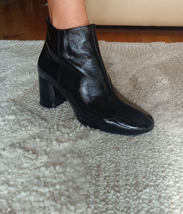 Botins em pele/ verniz  tam.39