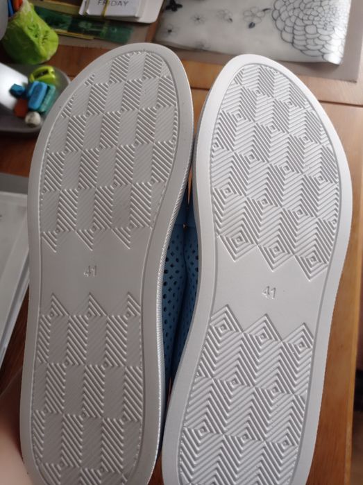 Нові туфлі з перфорацією